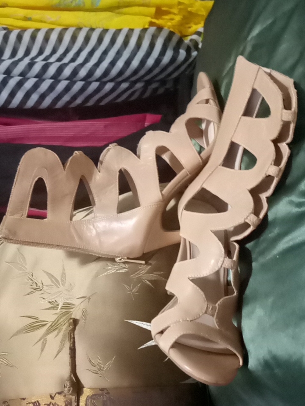 Jessica Simpson Nude Cutout Scalloped Gladiator Heels